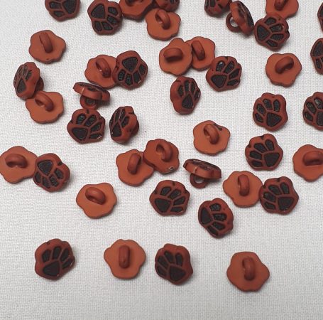 Mancs formájú gomb – barna