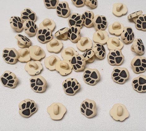 Mancs formájú gomb – ekrü