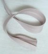 Szürke pamut ferdepánt – 20 mm bevasalt Szürke pamut ferdepánt – 20 mm bevasalt