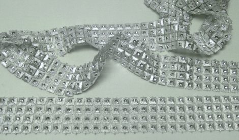 Varrható műanyag díszítő szalag – ezüst négyzet