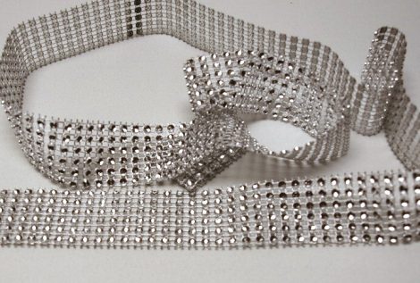 Varrható műanyag díszítő szalag – ezüst kör