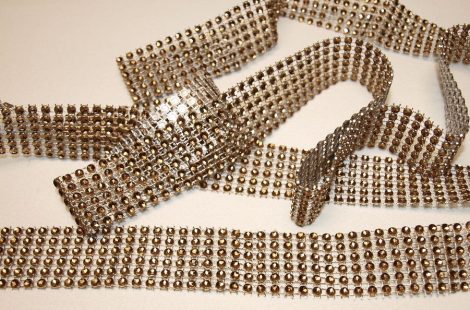 Varrható műanyag díszítő szalag – arany kör