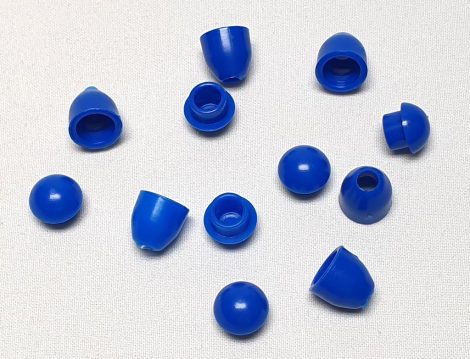 Összepattintható zsinórvég kupak kék színben – praktikus és esztétikus megoldás