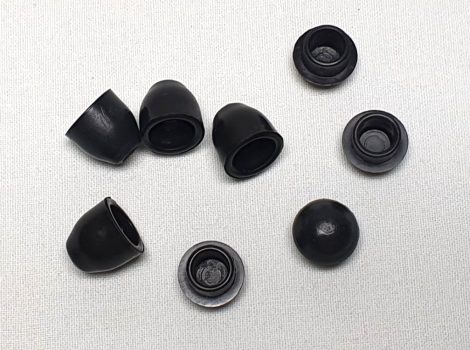 Összepattintható zsinórvég kupak fekete színben – praktikus és esztétikus megoldás