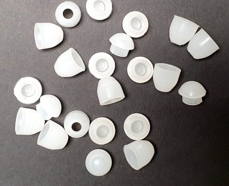 Összepattintható zsinórvég kupak fehér színben – praktikus és esztétikus megoldás