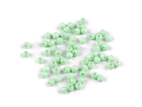 Pasztellzöld csiszolt üveg gyöngy – finom elegancia minden alkotáshoz